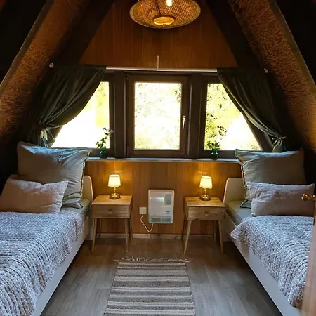 Livias Nurdachhaus Mit Sauna Terrasse Und Garten Am Wald 別荘