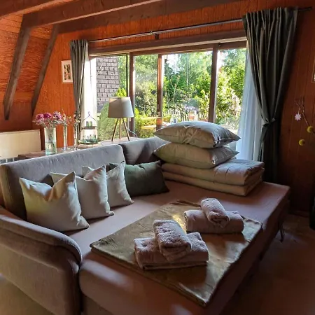 Livias Nurdachhaus Mit Sauna Terrasse Und Garten Am Wald *